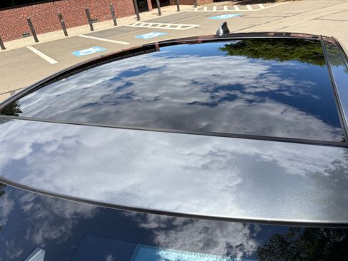 Used 2018 Jaguar XE Premium RWD image 11