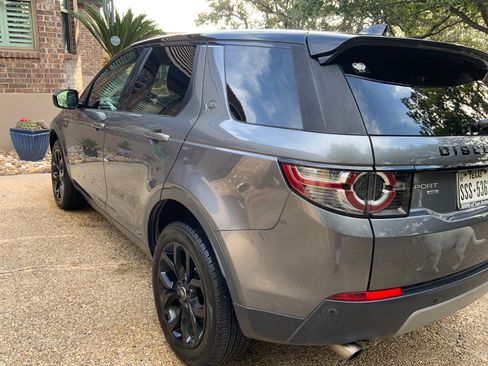 Used 2017 Land Rover Discovery Sport HSE image 11