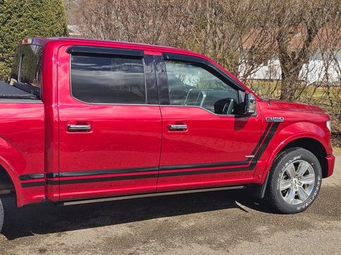 Used 2016 Ford F150 Platinum w/ Equipment Group 701A Luxury image 10