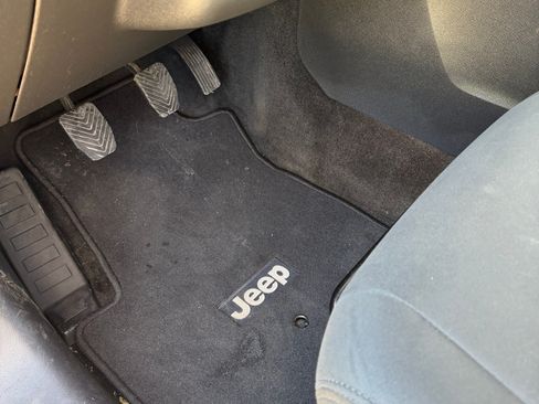 Used 2013 Jeep Compass Sport image 11