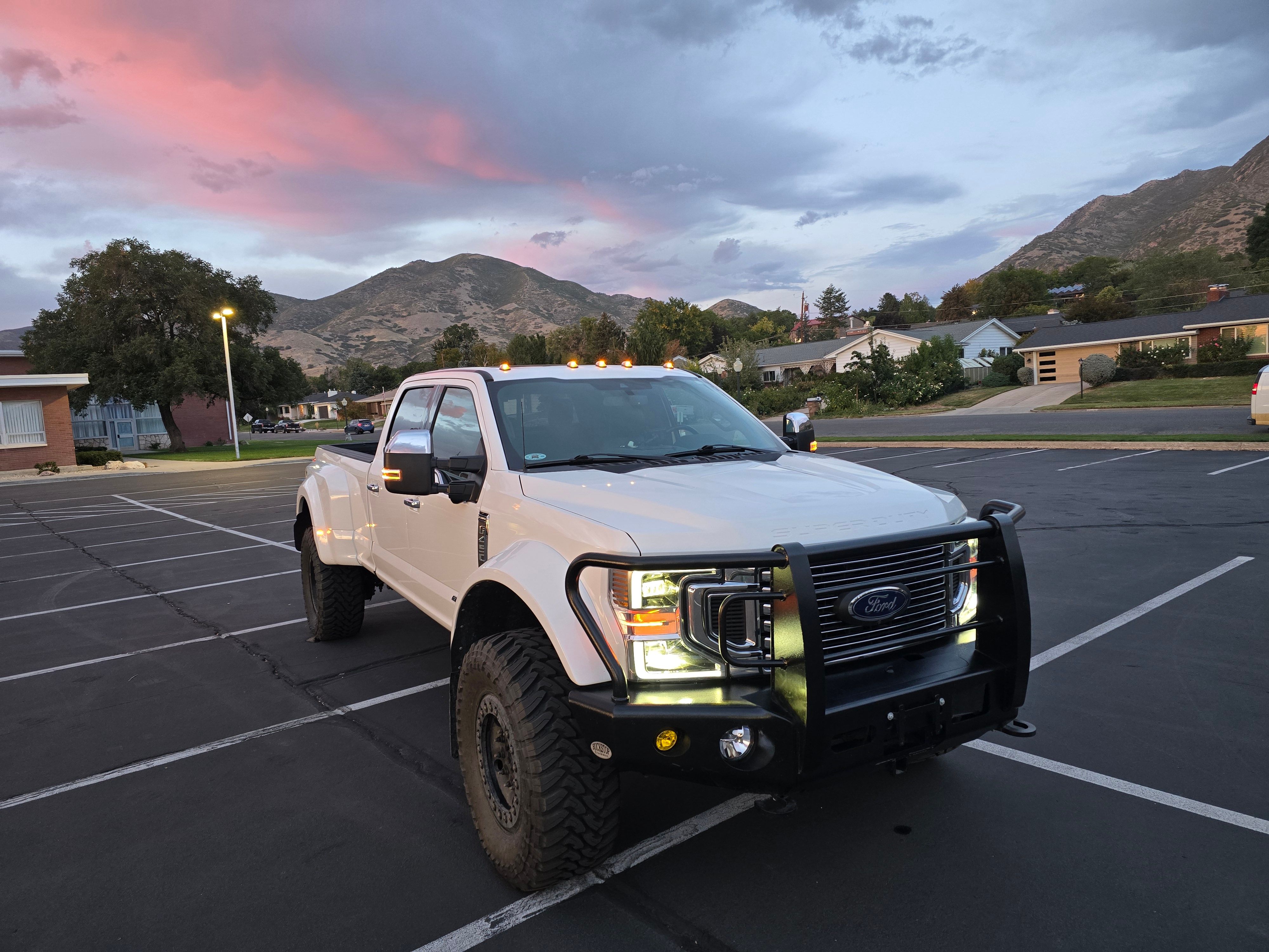 Used 2020 Ford F450 Platinum w/ FX4 Off-Road Package AWD/4WD image 6