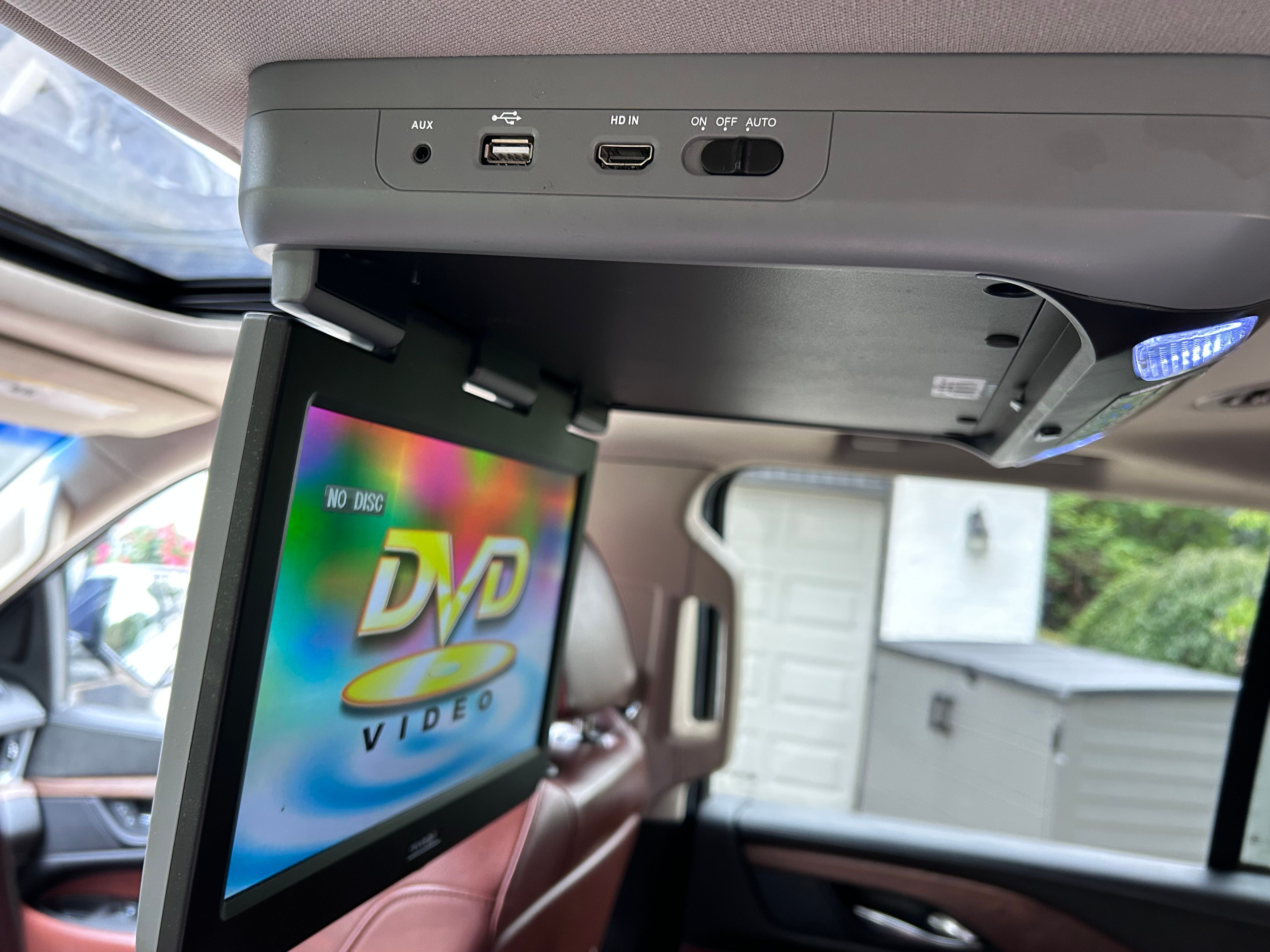 Used 2019 Cadillac Escalade Luxury AWD/4WD image 11