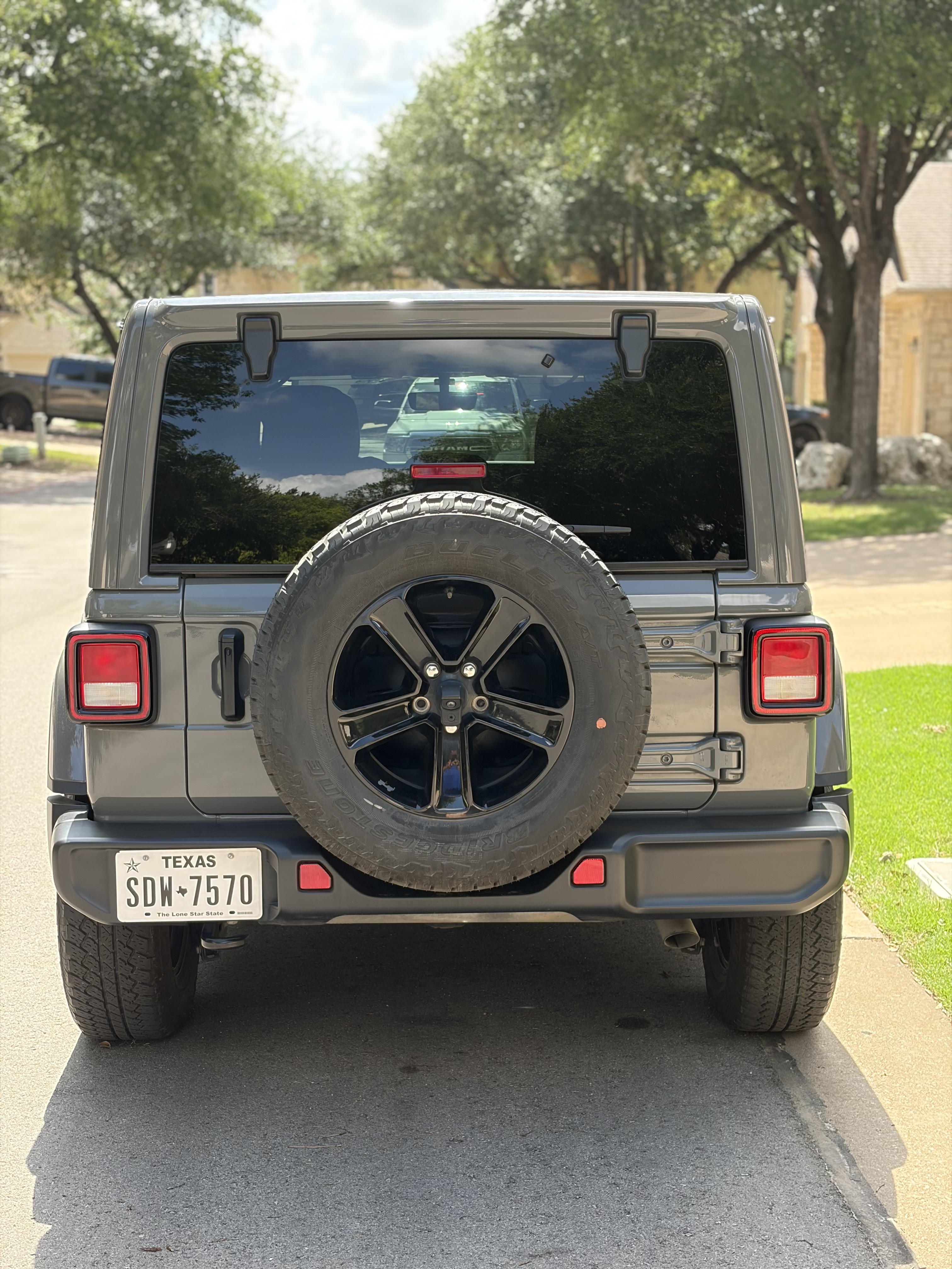 Used 2022 Jeep Wrangler Unlimited Sahara AWD/4WD image 5