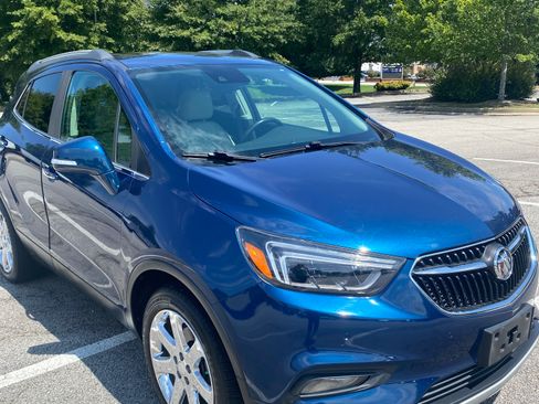 Used 2019 Buick Encore Essence w/ Experience Buick Package FWD image 4