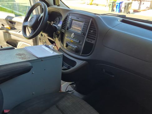 Used 2016 Mercedes-Benz Metris image 9