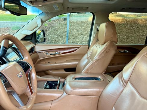 Used 2016 Cadillac Escalade Platinum AWD/4WD image 15