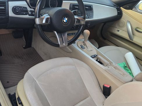 Used 2005 BMW Z4 2.5i image 6