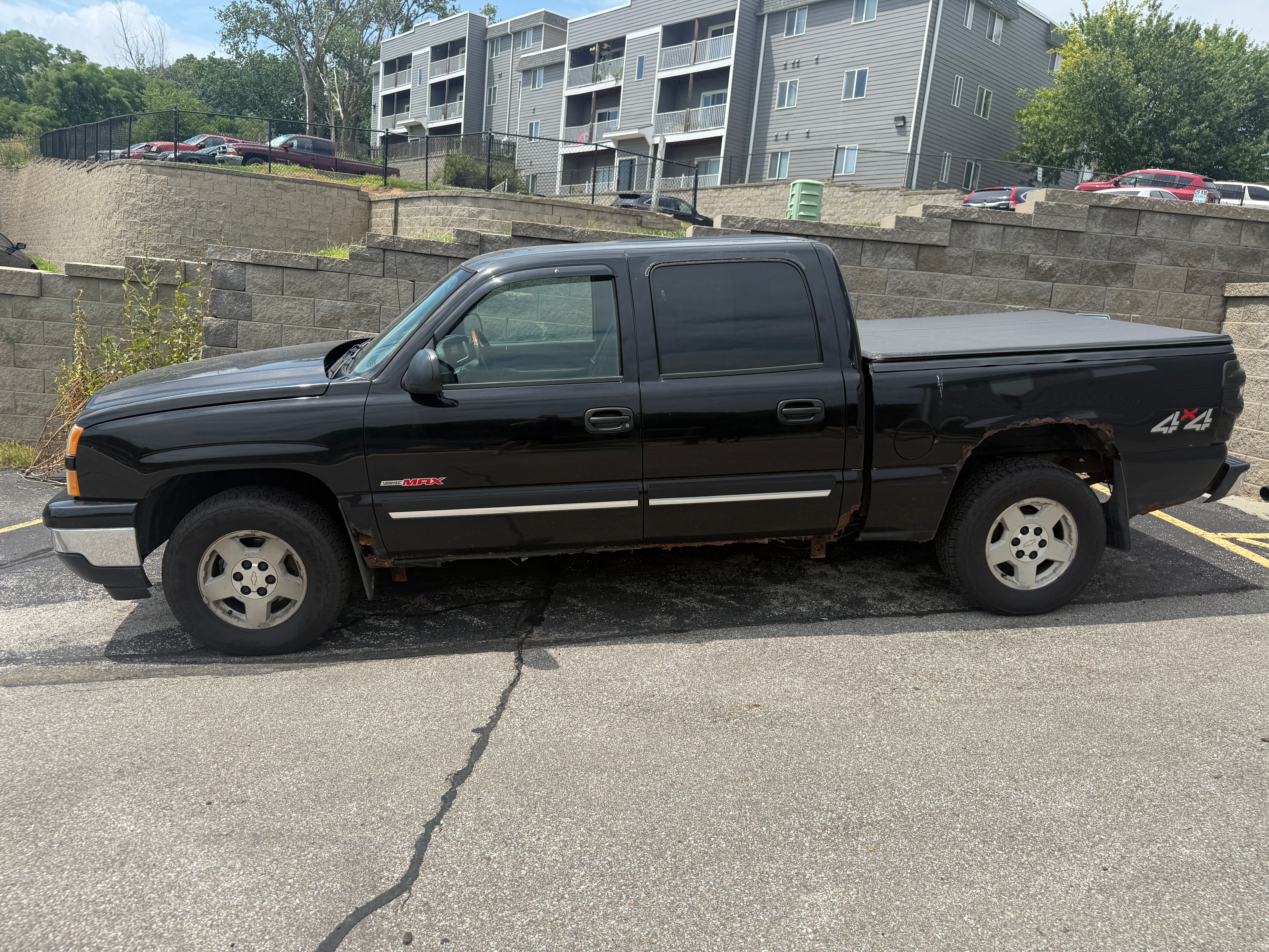 Used 2006 Chevrolet Silverado 1500 LT w/ Vortecmax Performance Pack AWD/4WD image 2