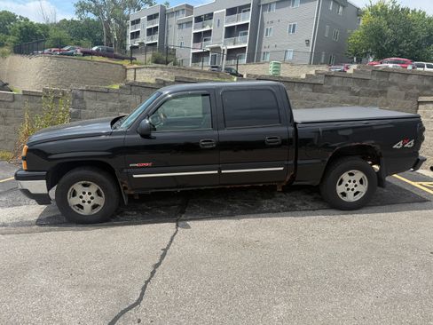 Used 2006 Chevrolet Silverado 1500 LT w/ Vortecmax Performance Pack AWD/4WD image 2
