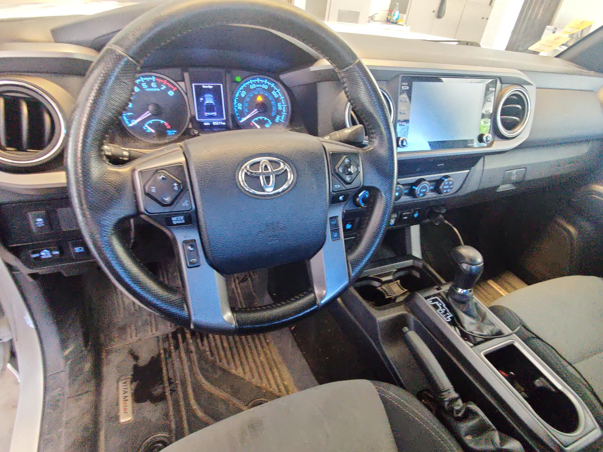 Used 2020 Toyota Tacoma TRD Off-Road w/ Technology Package AWD/4WD image 9