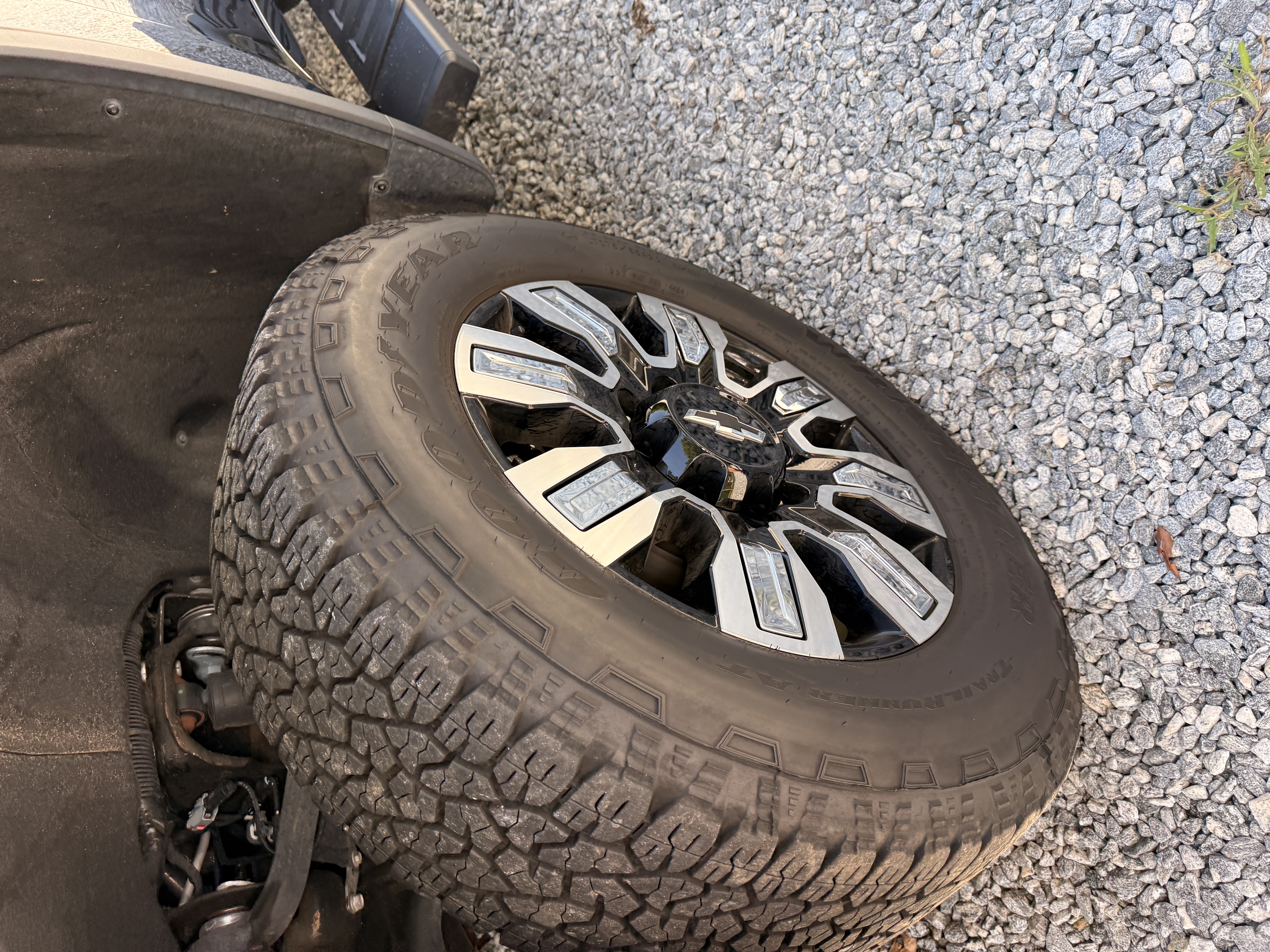 Used 2024 Chevrolet Silverado 2500 LT AWD/4WD image 18
