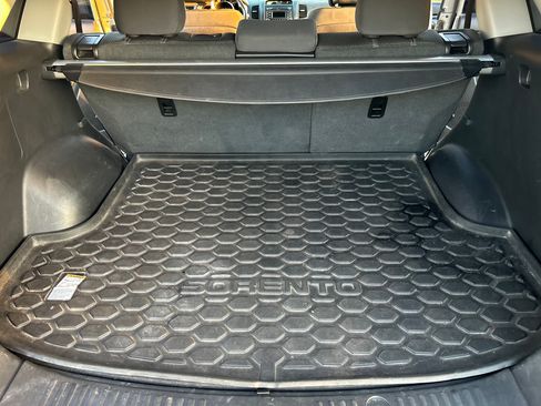 Used 2013 Kia Sorento LX image 14