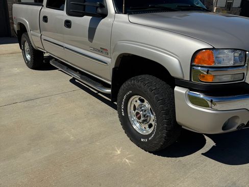 Used 2006 GMC Sierra 2500 SLE w/ Onstar Plus Package image 17
