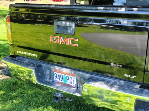 Used 2018 GMC Sierra 1500 SLT w/ SLT Premium Package AWD/4WD image 8