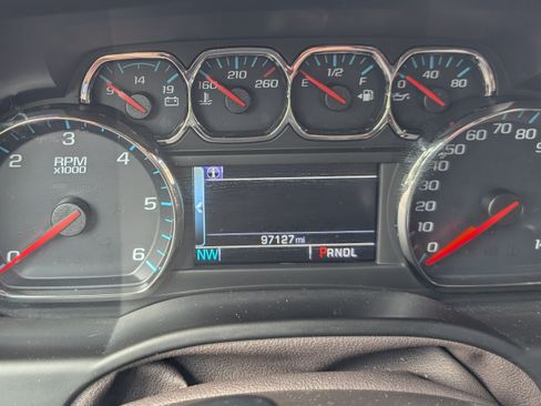 Used 2018 Chevrolet Suburban LT image 19