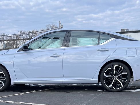 Used 2023 Nissan Altima 2.5 SR FWD image 1