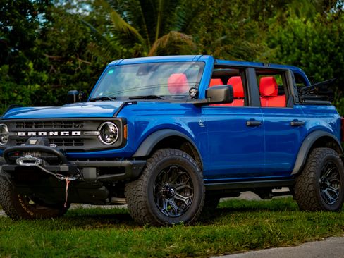 Used 2022 Ford Bronco Black Diamond image 1