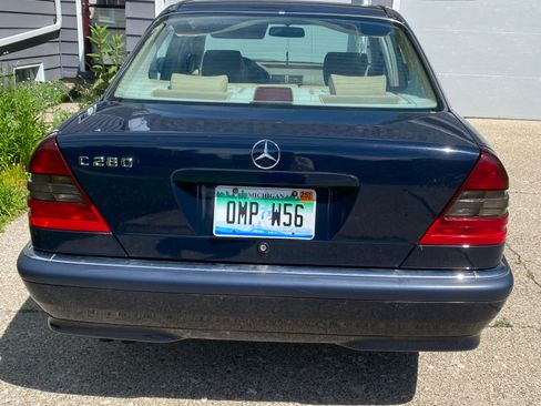 Used 2022 Mercedes-Benz EQS 580 4MATIC Sedan image 16