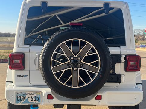 Used 2022 Jeep Wrangler Unlimited Sahara image 8