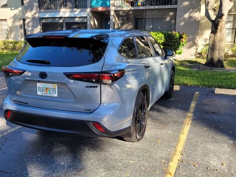 Used 2024 Toyota Highlander XLE image 4