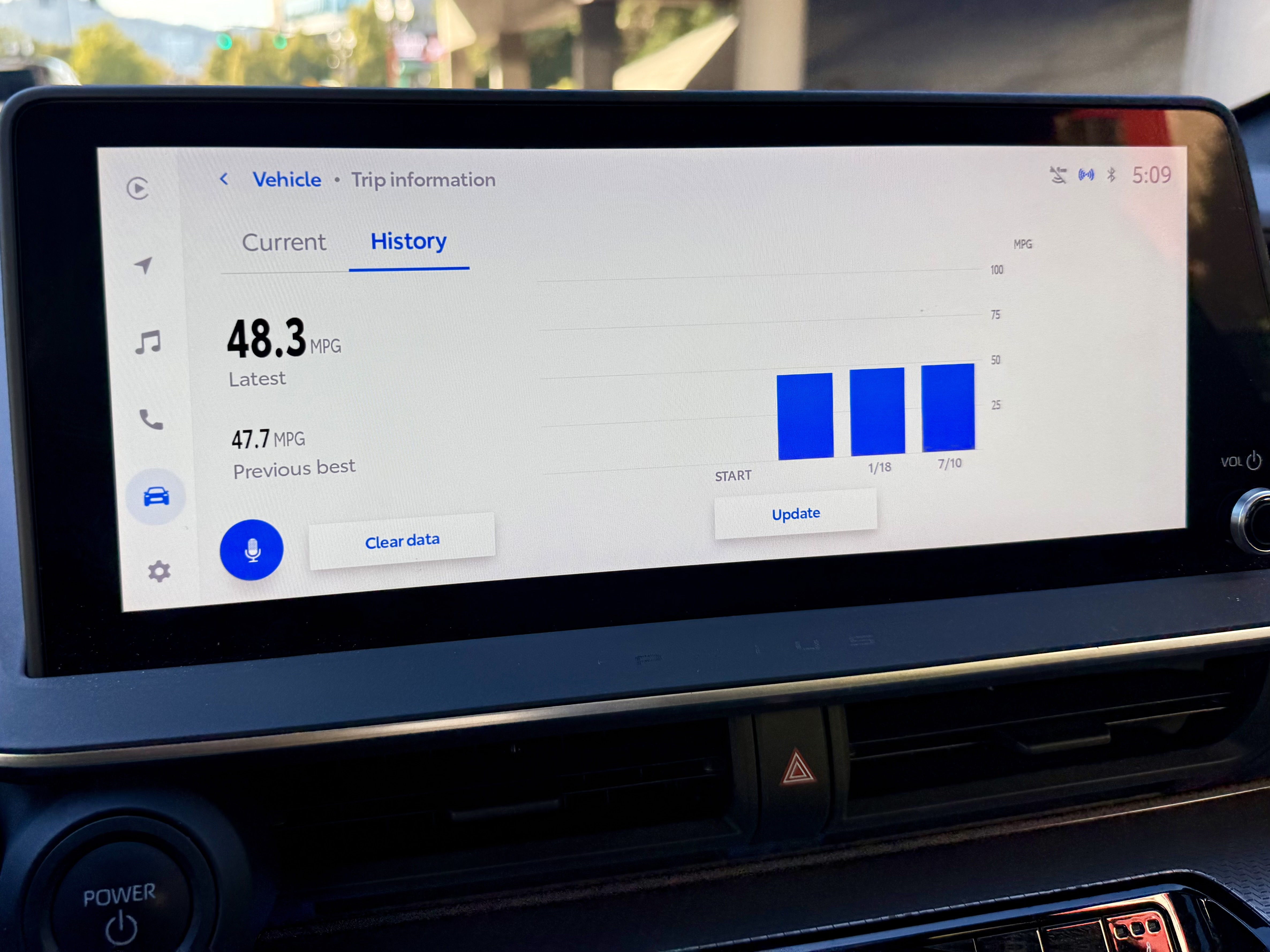 Used 2023 Toyota Prius XLE AWD/4WD image 18