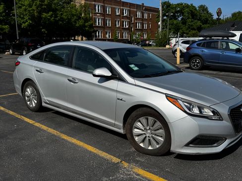 Used 2016 Hyundai Sonata SE FWD image 1