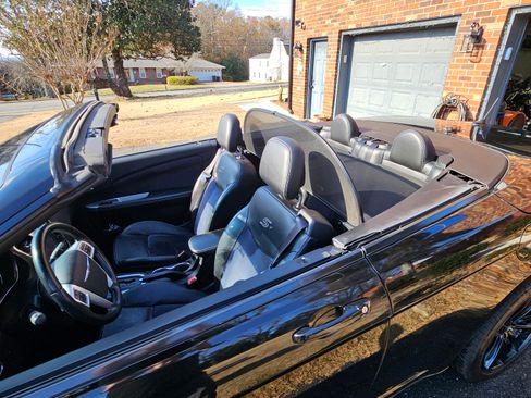 Used 2011 Chrysler 200 S image 4