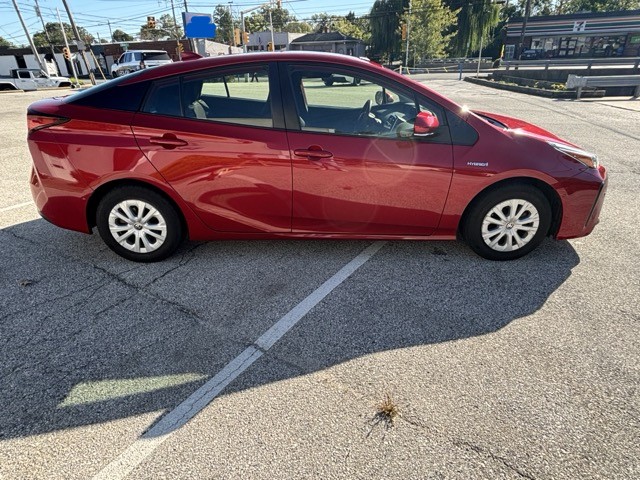 Used 2021 Toyota Prius LE FWD image 8