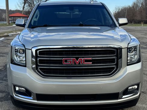 Used 2017 GMC Yukon XL SLE w/ SLE Value Package image 10