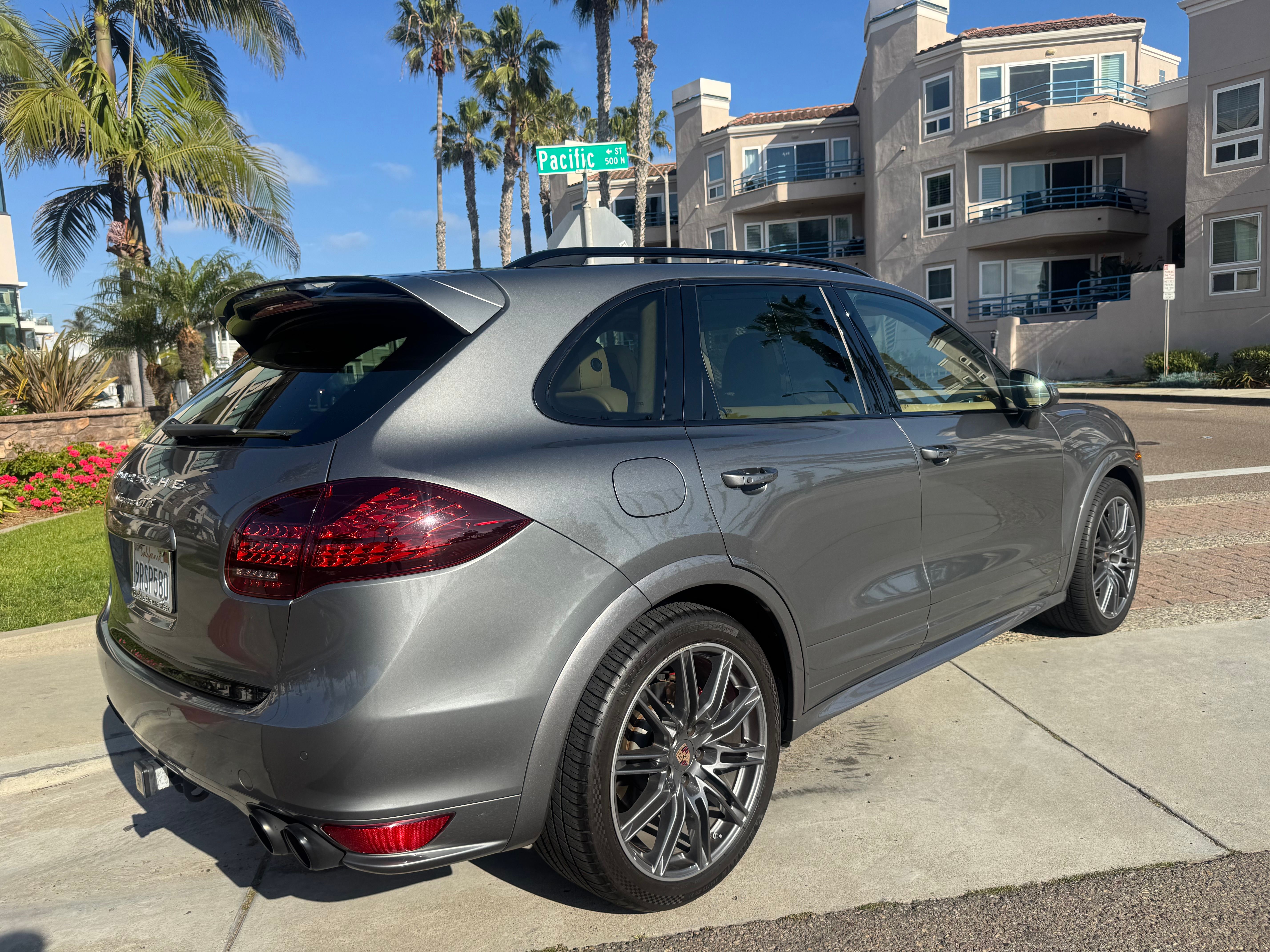 Used 2014 Porsche Cayenne GTS AWD/4WD image 9