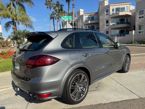 Used 2014 Porsche Cayenne GTS AWD/4WD image 8