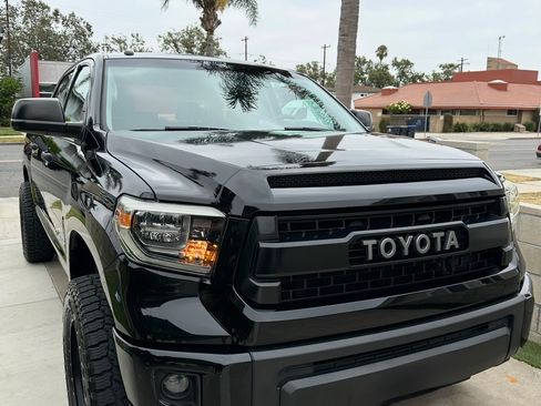 Used 2014 Toyota Tundra SR5 w/ SR5 Upgrade Package image 2