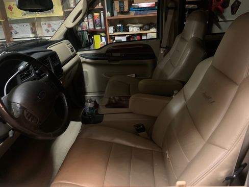 Used 2005 Ford Excursion Limited image 8