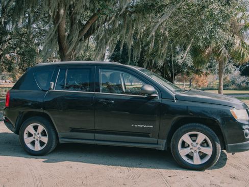 Used 2013 Jeep Compass Latitude image 2