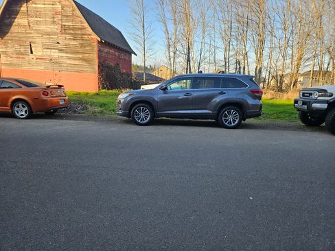 Used 2019 Toyota Highlander XLE image 19