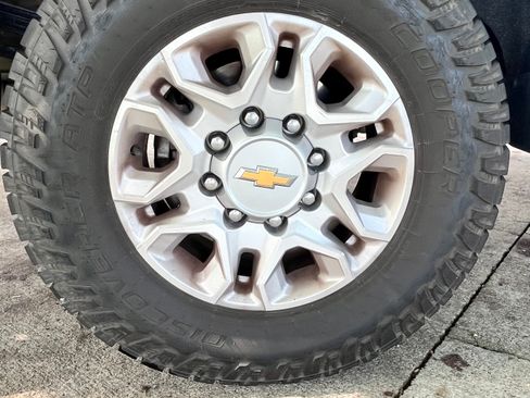 Used 2022 Chevrolet Silverado 2500 LT w/ Convenience Package AWD/4WD image 6