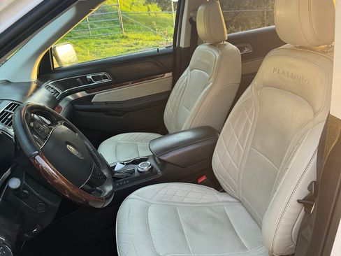 Used 2019 Ford Explorer Platinum image 8