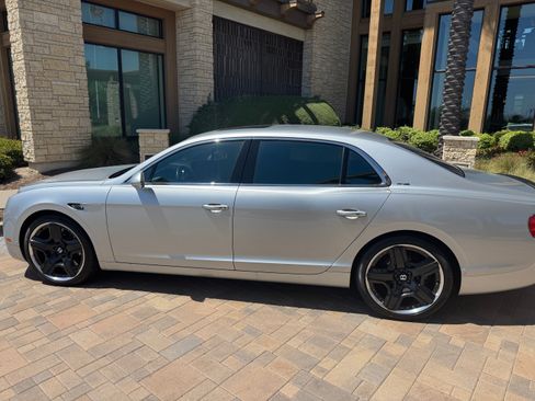 Used 2014 Bentley Flying Spur W12 image 1