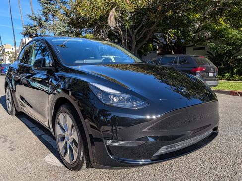 Used 2023 Tesla Model Y Long Range image 4