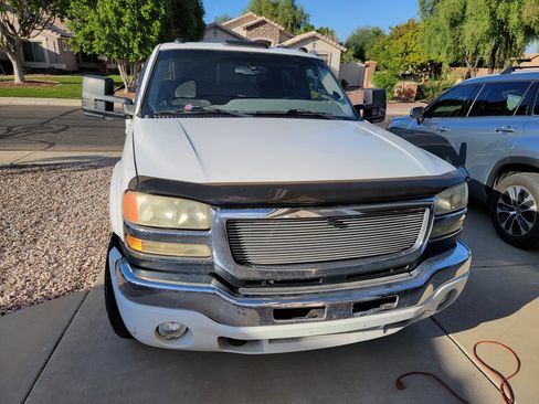 Used 2005 GMC Sierra 3500 SLE w/ Heavy-Duty Power Package image 2