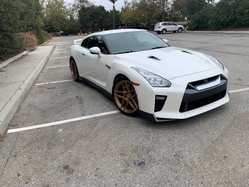 Used 2018 Nissan GT-R Premium image 4