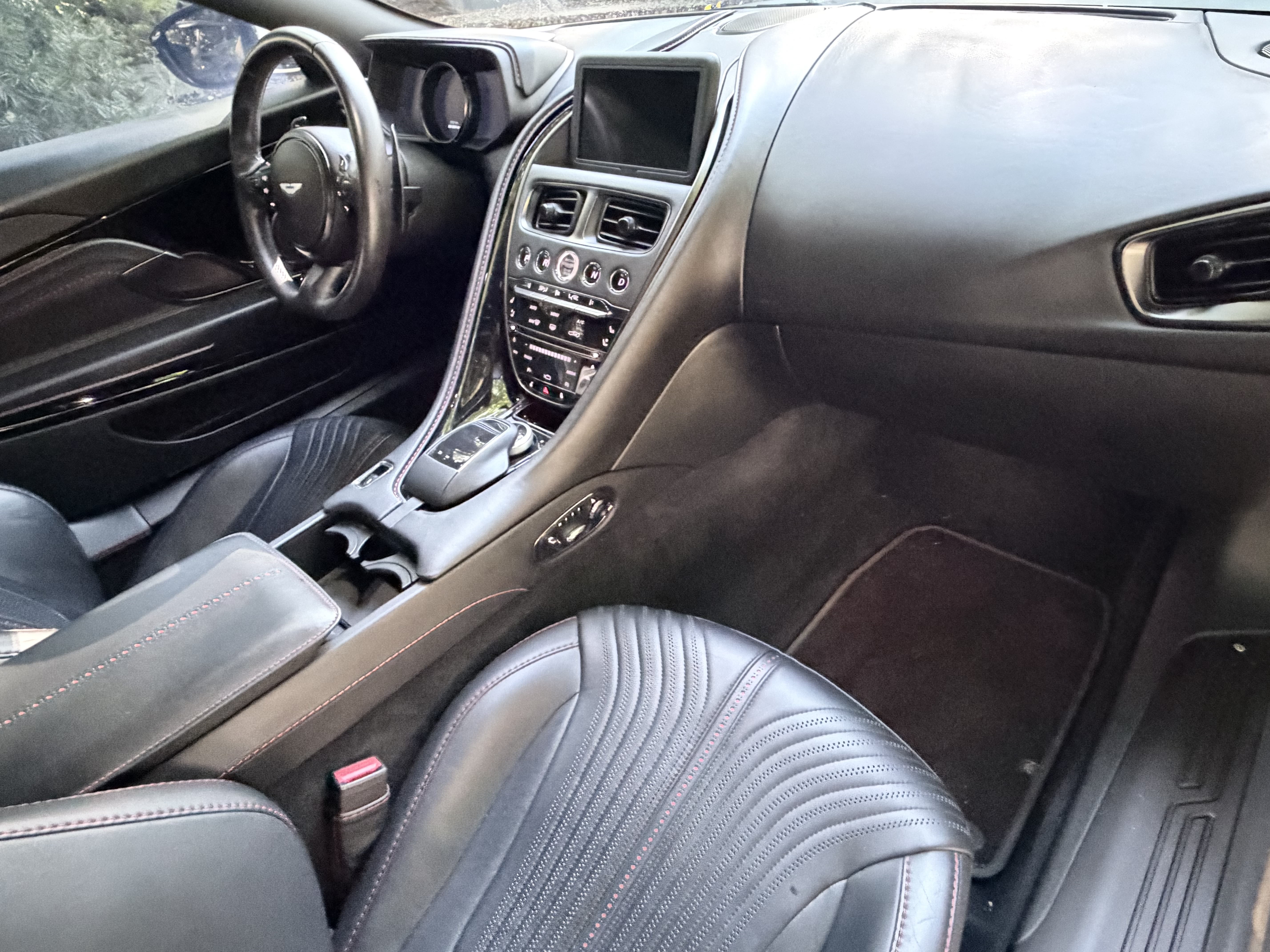Used 2018 Aston Martin DB11 V12 RWD image 14