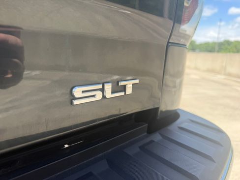 Used 2018 GMC Sierra 1500 SLT w/ Suspension Package, Off-Road AWD/4WD image 17