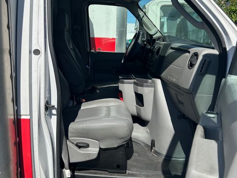 Used 2016 Ford E-350 and Econoline 350 Super Duty w/ Power Windows & Locks Group RWD image 26