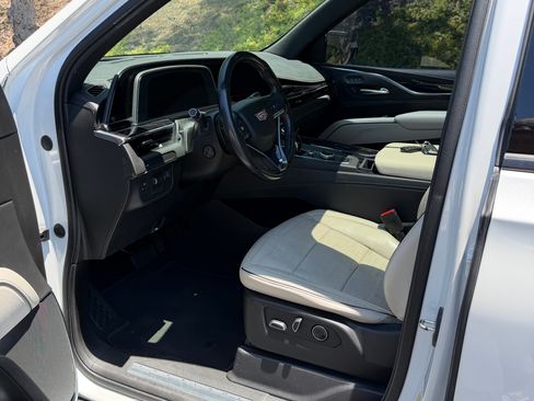 Used 2021 Cadillac Escalade ESV Sport RWD image 13