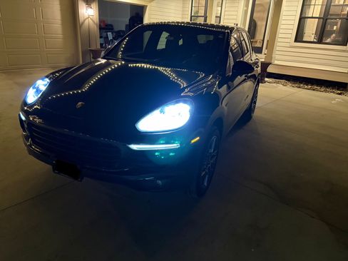 Used 2016 Porsche Cayenne S image 4