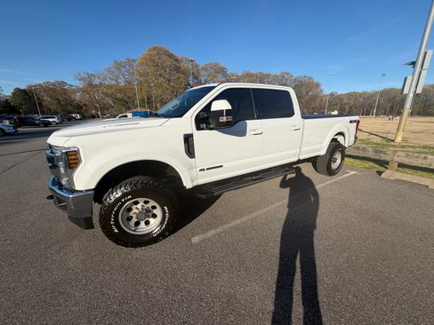 Used 2019 Ford F250 Lariat w/ Lariat Value Package image 13