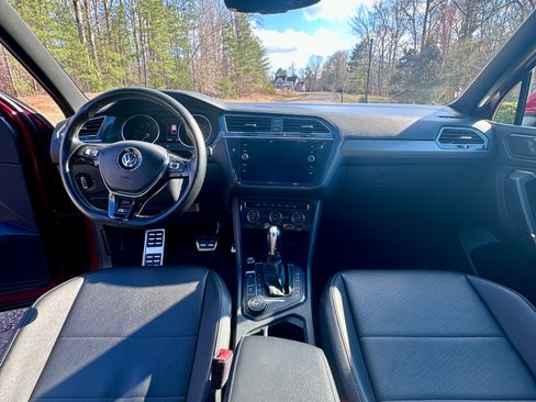 Used 2018 Volkswagen Tiguan SEL w/ R-Line Package image 15