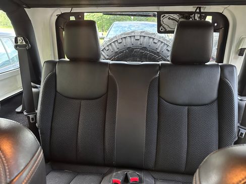 Used 2016 Jeep Wrangler Sport image 10