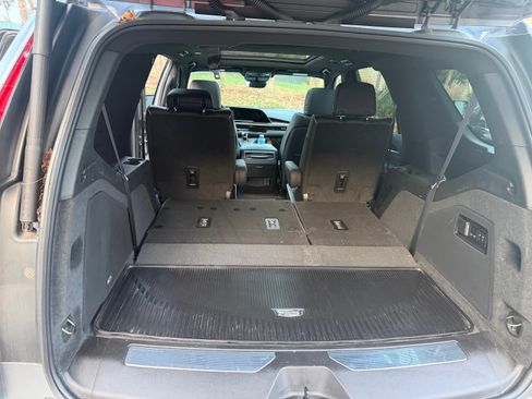 Used 2021 Cadillac Escalade Premium Luxury image 16